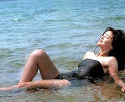 【アダルト80s水着グラビア】昭和のアイドルグラビアの水着って布薄すぎませんかww?乳首わかっちゃうのがデフォルトかと思わせる画像集